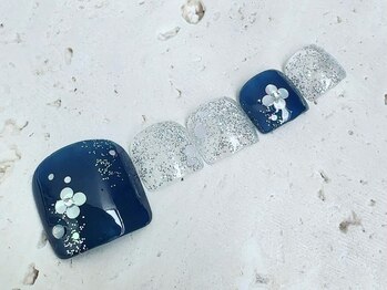 足元華やぐラメフラワー