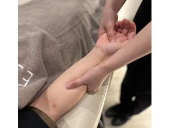 ヘッドスパ専門店アモリール 岡山店の写真/足裏からデコルテまで丁寧にケア！オプションでボディも整える◎