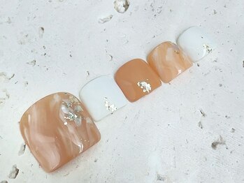 ニュアンスベージュフットネイル