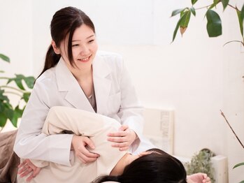 リトリートラボ 横浜反町店(RETREAT Lab)の写真/《歴10年整体師の筋膜整体》☆辛い腰痛を根本改善★辛さ撃退！