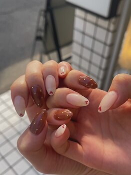 ハラジュクネイルズ(harajukunails)の写真/【選べる季節のトレンドデザインコース¥6800】太陽の光が差し込む、白を基調としたお洒落な店内で。