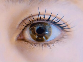 アウラ(aUla)の写真/【一重/逆まつげ/下がりまつげのお悩みにも◎】垢抜けまつげパーマでナチュラルかつ上品な美しい目元に♪