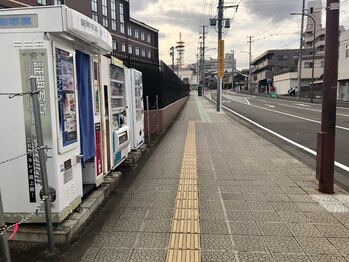 マツ整体(matu整体)/左手の真っ直ぐな道を進みます。