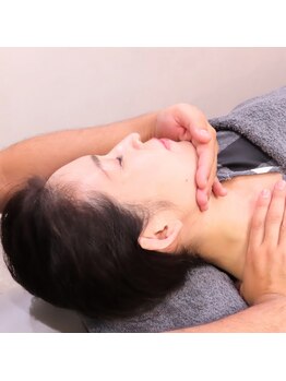 アロハ(ALOHA.)の写真/顔の大きさ・余白が気になる方へ、引き締まった小顔に。その場で変化を実感 【小顔矯正+造顔マシン¥4,980】