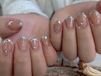 クイーンネイル(QUEEN NAIL)/ショートネイルにガラスフレンチ