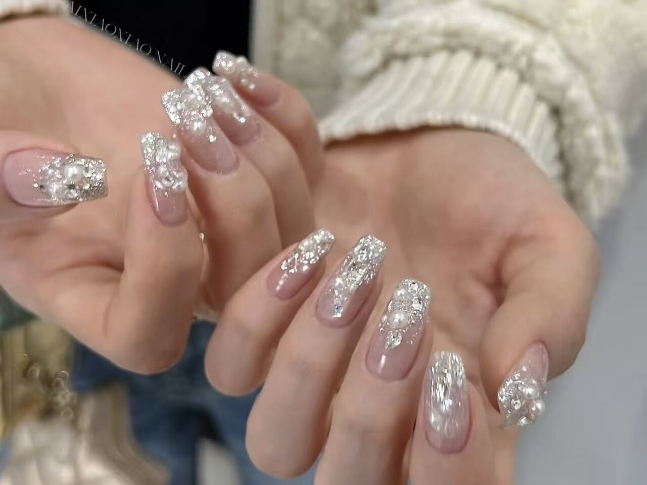 2025年-2026年冬トレンド】シルバー 冬のネイルデザイン集｜人気順