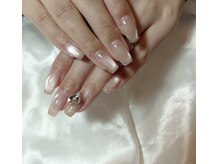 シンプルで上品綺麗なデザインが得意。周りと差が付く爪先に*