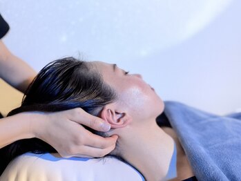 アリエス 福岡天神店の写真/【22時まで営業】プラネタリウム空間＋ドライヘッドスパで眠りへ誘う◎絶妙な力加減で“うとうと体験”を♪