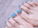 ターコイズブルーのフットネイル