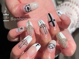 白フレンチ個性派ネイル