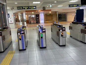 とだ鍼灸指圧治療院/川西能勢口駅東口を出ます