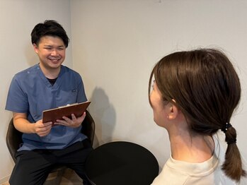 リニュー鍼灸整骨院(ReNEW鍼灸整骨院)の写真/《小顔矯正と美容鍼で骨格&筋膜からリフトUP》独自の手技の小顔矯正と美容鍼をSETでご提供!土台から小さく!