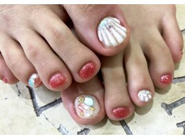 白のマーメイドネイル