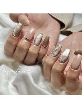 ルブリー(roovely)/大人ロゴネイル