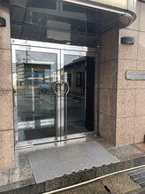 ビークレアーズ ビビ(B-crears. ViVi)/ガラスのドアを開けます