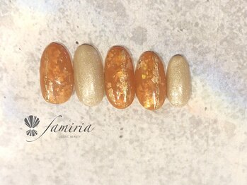 ファミリア/ホロ埋め込みネイル