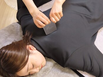 ヨサパーク プア アネラ 所沢店(YOSAPARK pua anela)の写真/慢性的な首肩コリを徹底撃退！キューブで深部リンパからほぐします★短期間で驚きのスッキリ感◎