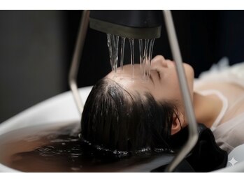 ユラ 二子玉川(YURA)の写真/頭浸浴で蓄積した脳疲労を解放。頭皮から健やかに整う本格ヘッドスパ。