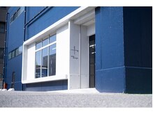 マップリラビューティ(map Lila beauty)の雰囲気（警察署横のネイビーの建物の2階。1階で受け付けをお願いします。）