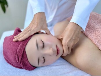 エピデリ 福岡大濠(EPI de RIZ)の写真/歴19年コルギ講師◆左右差,歪みを矯正する本格小顔術◎【小顔コルギ(デコルテ,首肩,背中,二の腕付)6980円】