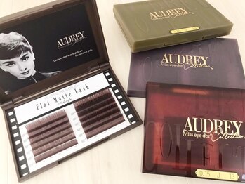 クレセント アイアンドネイル 表参道(Crescent Eye&Nail)の写真/豊富なエクステ×高技術で、こだわりの太さ選びからデザインまで理想のお目元をしっかり実現します☆