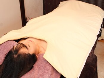 ピュアナチュラルの写真/【温活★冷え改善】岩盤浴効果のヒートマットで身体を温めながら深層リンパマッサージ♪発汗・血流UP◎