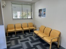 アスミルはり灸接骨院 春岡通店/待合室