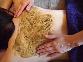 福岡美人工房 アロマムーン/背中やお尻にもグリーンピール!