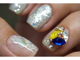 ビビットビジューネイル