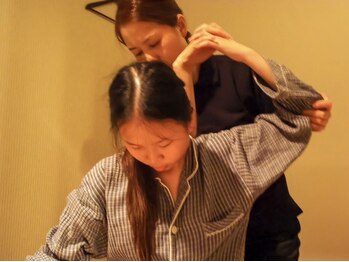 タイヴィレッジ 川崎西口店の写真/【肩こりをスッキリ解消◎】タイ古式マッサージの”組み合わせ施術”で体のお悩みに他方面からアプローチ★