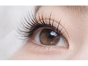 アイヨンマルゴ 新宿店(EYE405)の写真/★トレンドの目元も通いやすい価格で★目元に合わせたカール感+エクステで印象UPのアンドヘルシー対応！