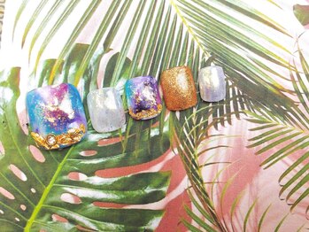 ネイルサロン&スクール ジーナ(GINA)/ゴールドがアクセントの夏ネイル