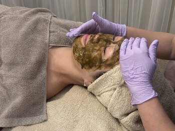 サロンドボーテアリス (Salon de beaute ALICE)の写真/【ニキビケアプログラム】ヴェルナハーブピーリング＋小顔筋膜リフト60分→¥9800たるみ・しみ・しわも改善