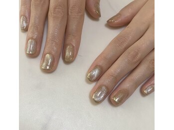 ベージュマグネットネイル