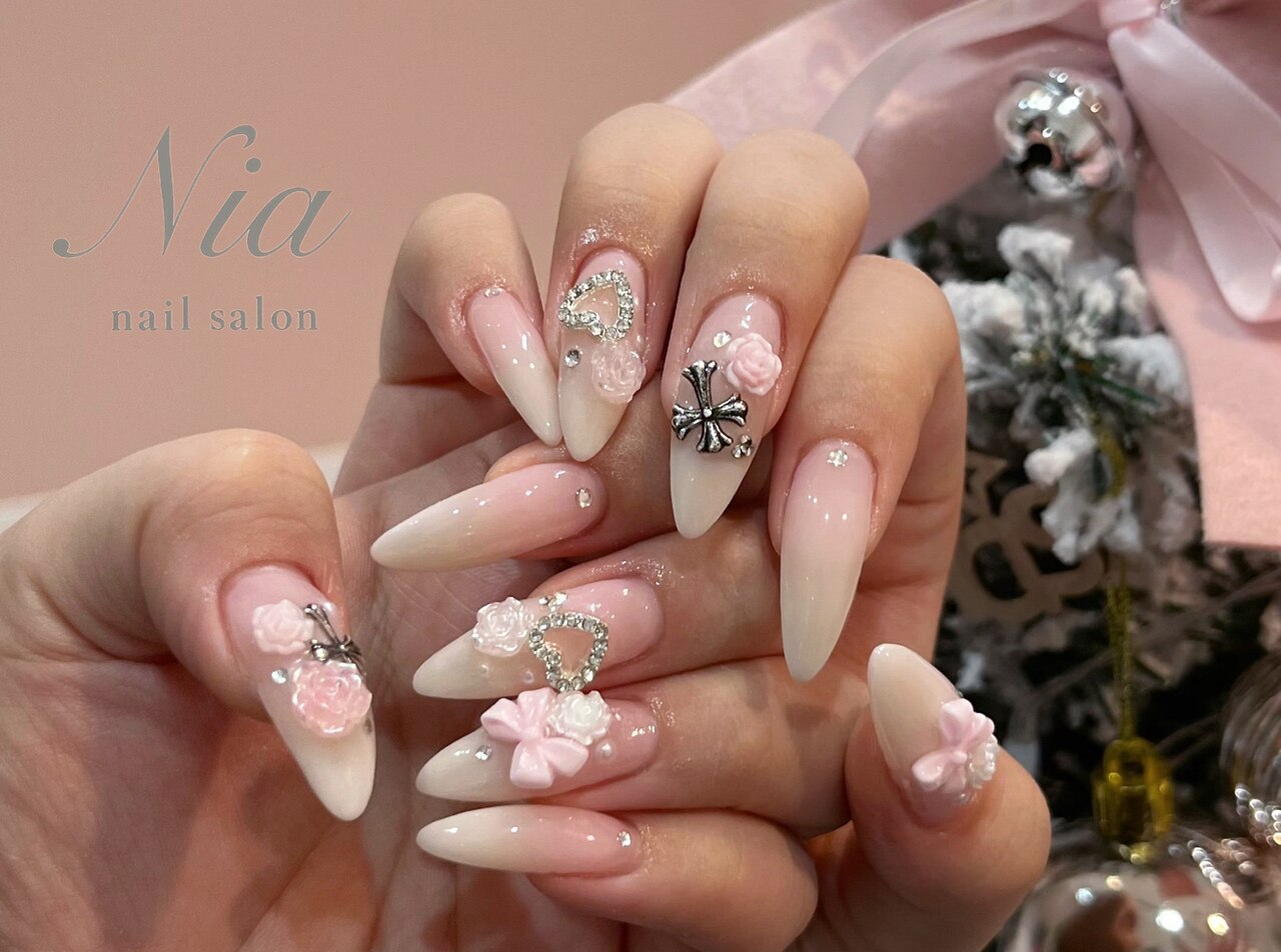 2026年冬トレンド】クロム ハンドのネイルデザイン集｜人気順