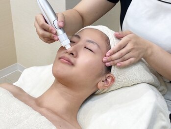 ファッショニスタ 恵比寿東口(Fashionista)の写真/【即ノーファンデに♪うるツヤ肌の毛穴レス仕上げハイドロスキン¥11000】毛穴の黒ずみ開きが気になる方へ