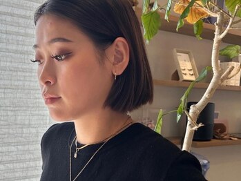 エマ アイラッシュアンドリラクゼーション(ema eyelash&relaxation)の写真/軽さとモチの良さで人気のフラットラッシュ使用♪目の形やまつ毛の状態に合わせてデザインをご提案します。