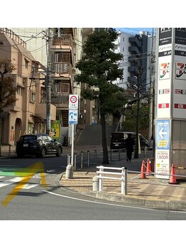 ソアム(Soame)/セブンが見える交差点を渡ります