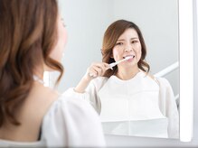 ホワイトニングバー 大宮店/専用の歯磨き粉で歯を磨く