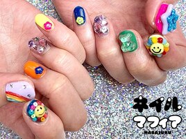 カラフルパーツ盛りネイル
