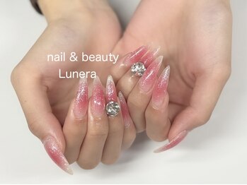 ルネラ 麻布十番店(Lunera)の写真/【麻布十番駅徒歩3分!】自爪が短い方でも、豊富な素材と高度な長さだしで、理想の美しいロングネイルへ。