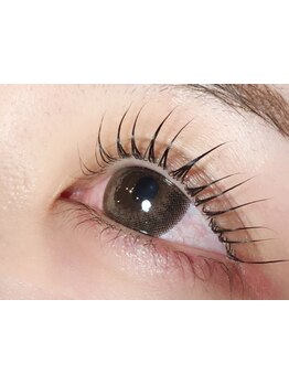 ナチュラル上品な目元にしたい