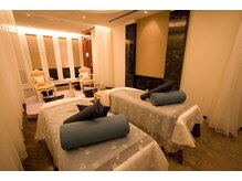 ペアルームでカップル・親子・ご友人と一緒にお受けできます♪