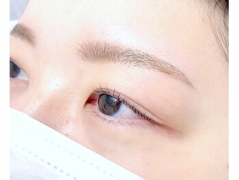 エルフ(elf)/骨格に合わせた美人アーチ眉毛