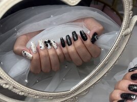 white×blackネイル
