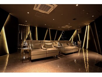 RBL 新宿本店/待合スペース