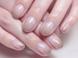 シンプルなグレージュネイル