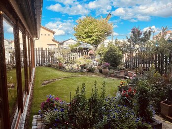 フォンテーヌブロー 鞍月店(Fontaine Brow)/当店自慢の中庭