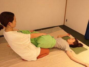 ネルセカンド(nel2nd)の写真/《自分では伸ばせない深層の筋肉の緊張を和らげ血行促進☆》東口でタイ古式なら当店で決まり！