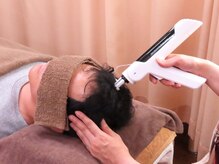 福山発毛センターの雰囲気（幹細胞培養液を毛根に深く浸透させ、育毛促進させます。）